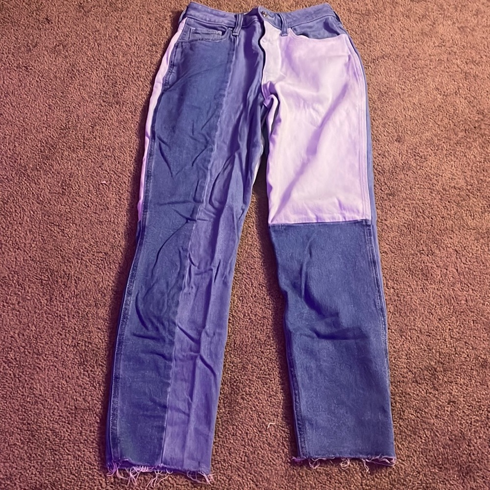 hollister woman’s curvy high rise mom jeans